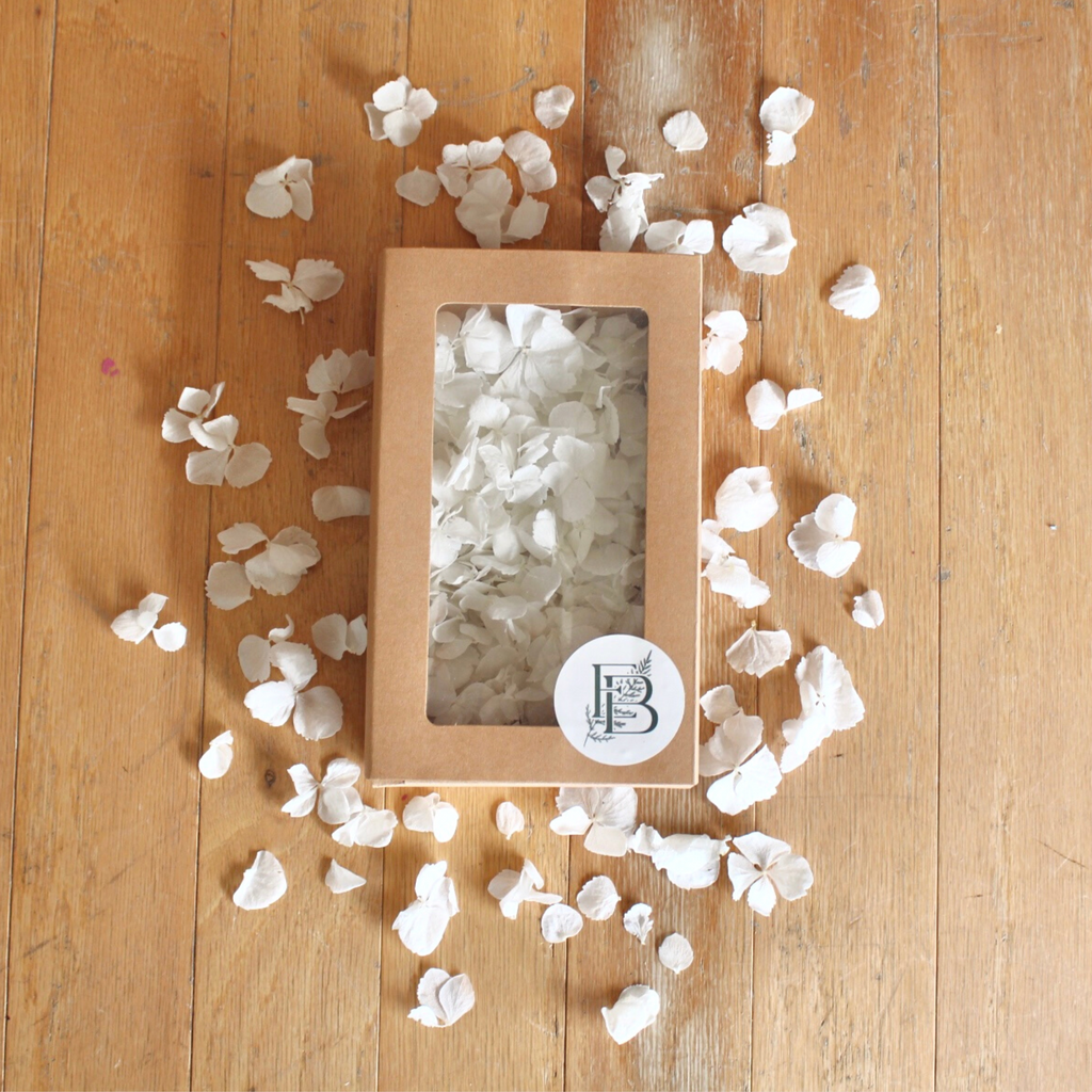 WHITE HYDRANGEA TOSS