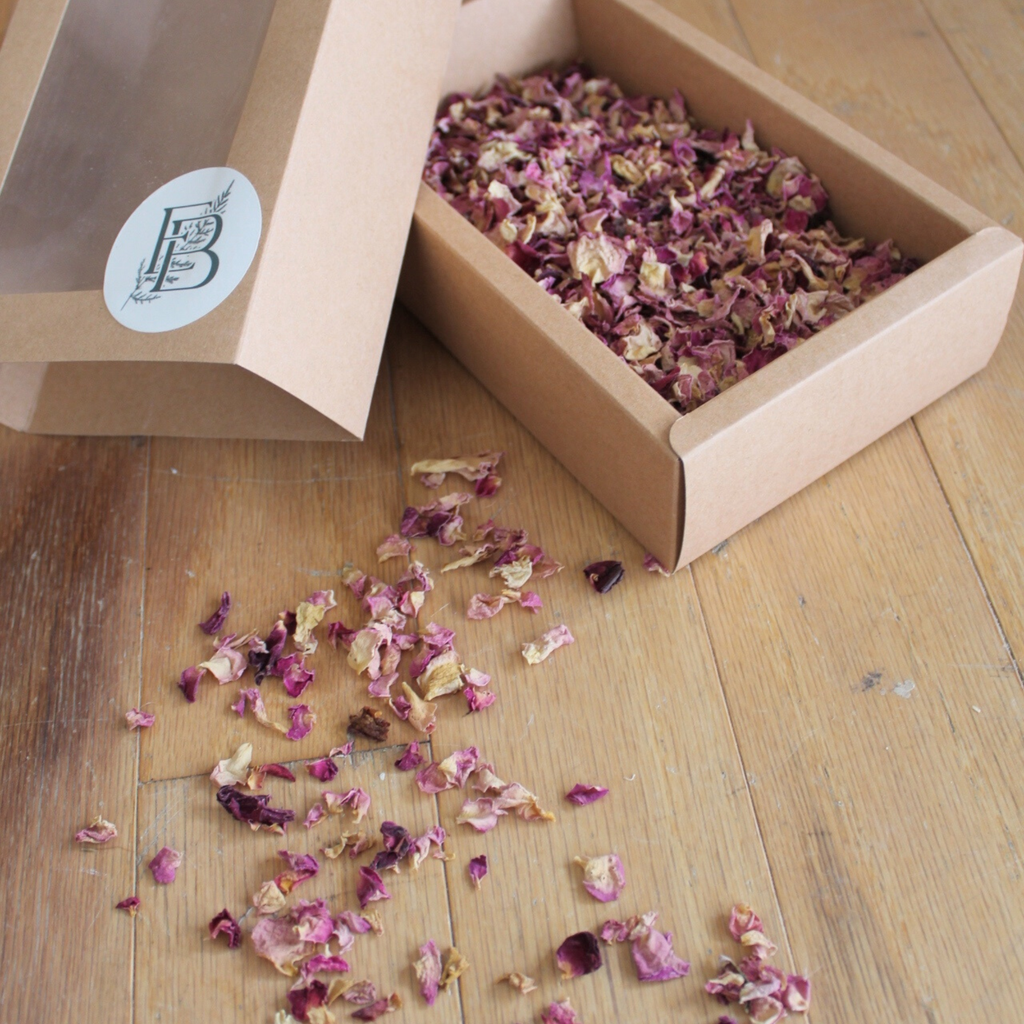 LIGHT PINK ROSE PETAL TOSS