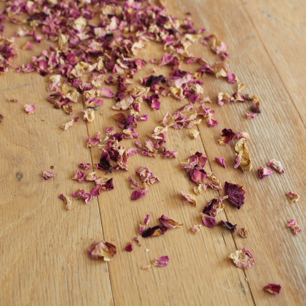 LIGHT PINK ROSE PETAL TOSS