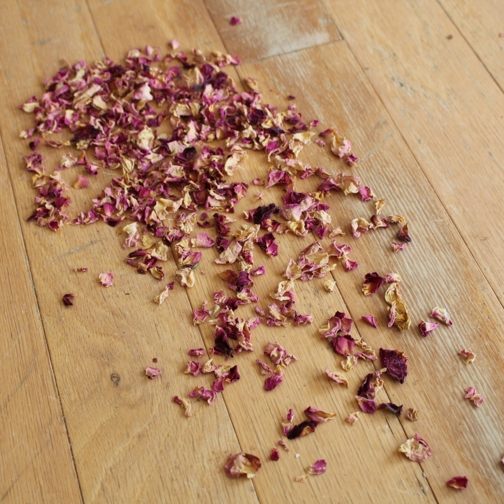 LIGHT PINK ROSE PETAL TOSS